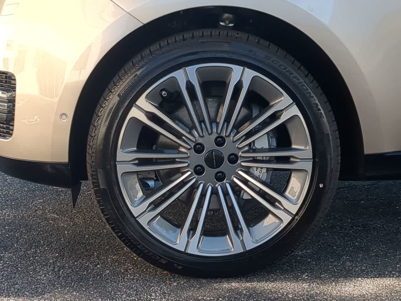 Thumbnail: 2026 Land Rover Range Rover - 13