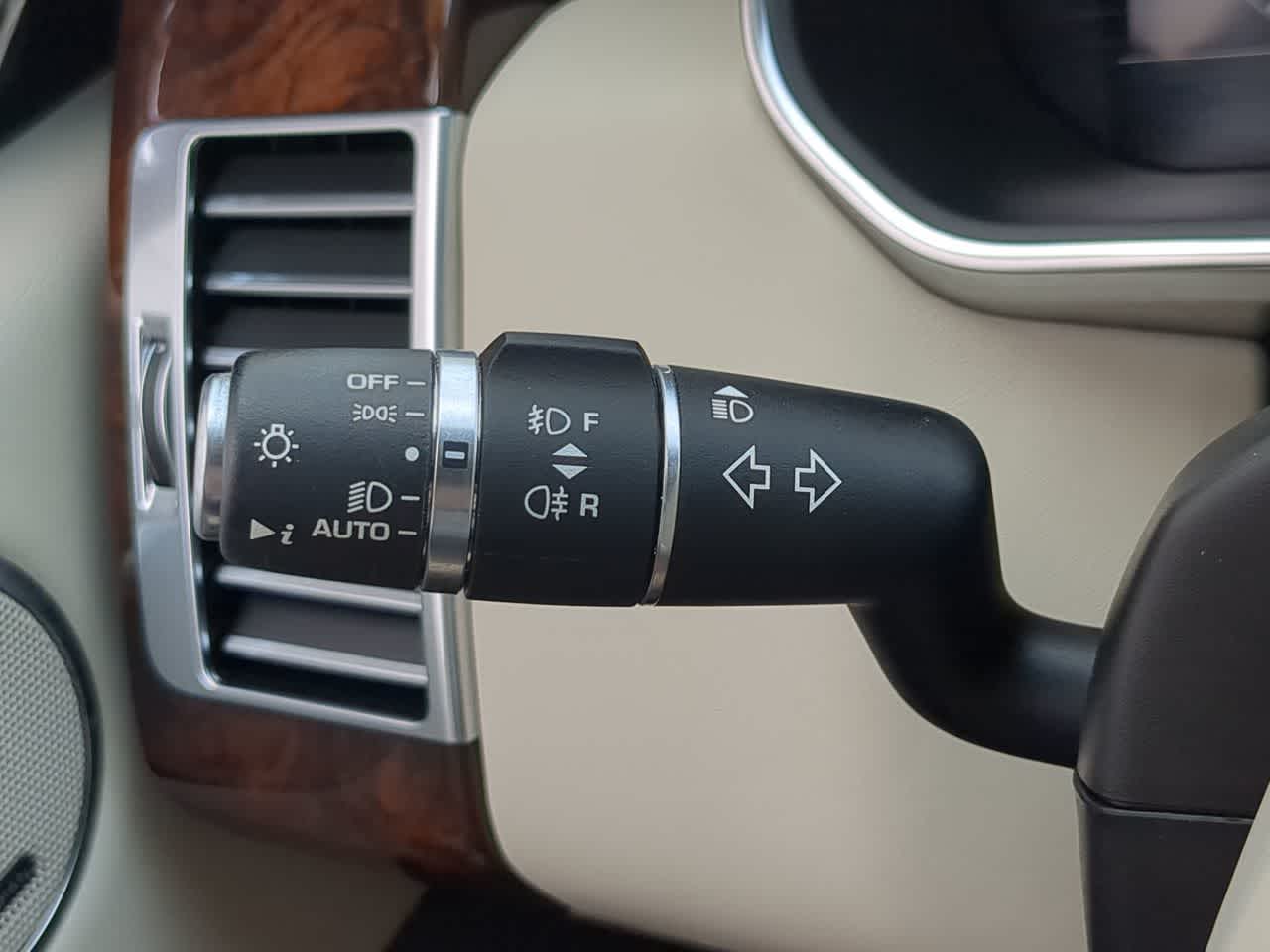 Thumbnail: 2020 Land Rover Range Rover - 29