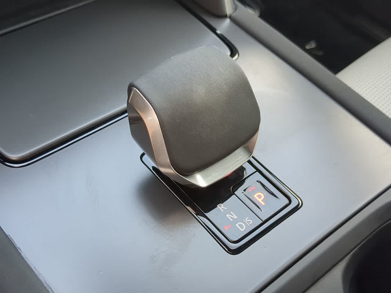 Thumbnail: 2025 Land Rover Discovery Sport - 34