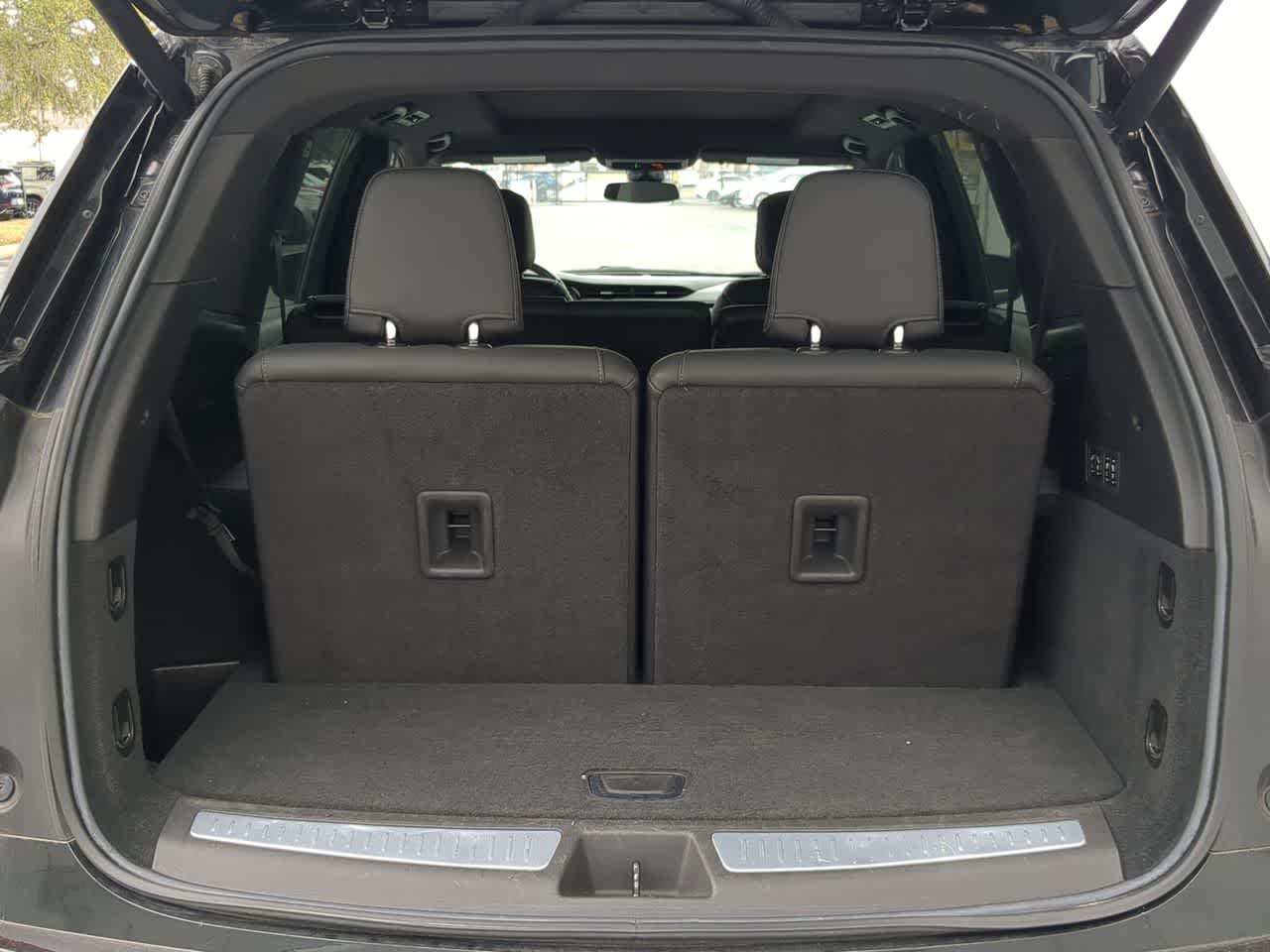 Thumbnail: 2024 Cadillac XT6 - 35