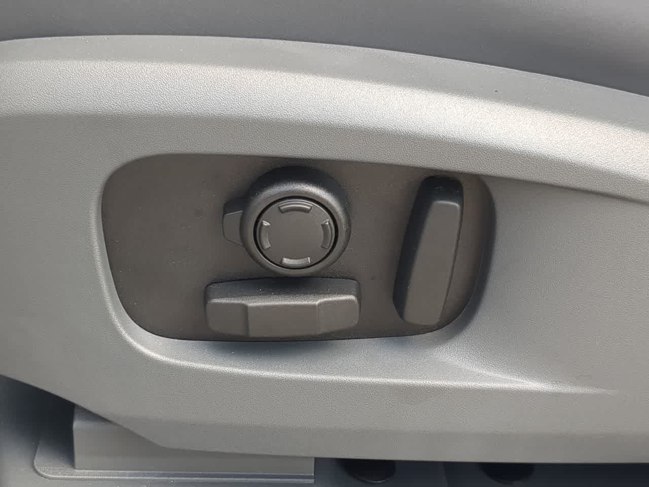 Thumbnail: 2025 Land Rover Defender - 18