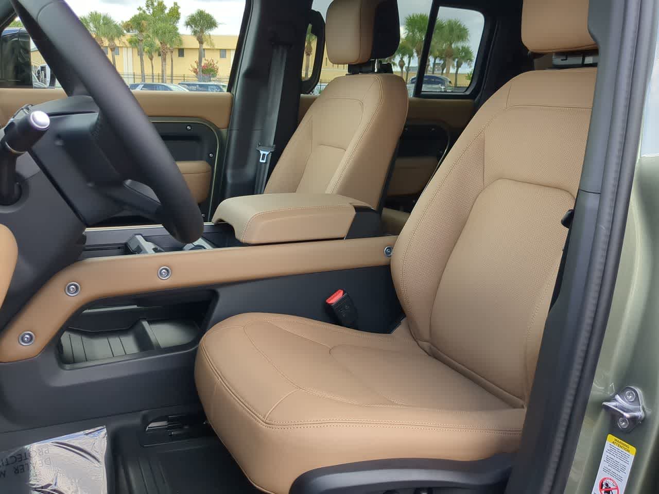 Thumbnail: 2025 Land Rover Defender - 17