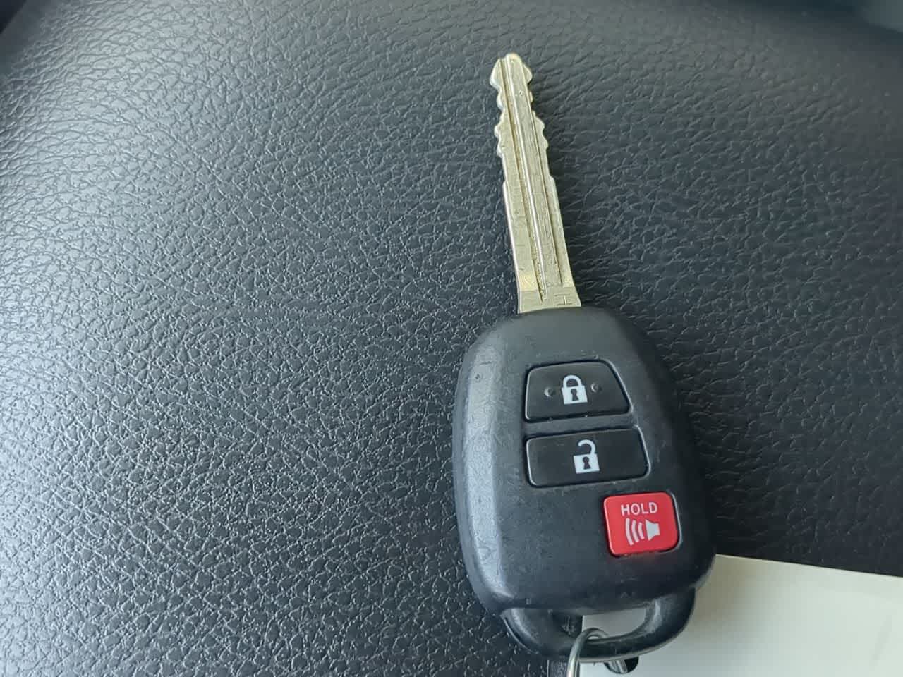 Thumbnail: 2016 Toyota RAV4 - 33