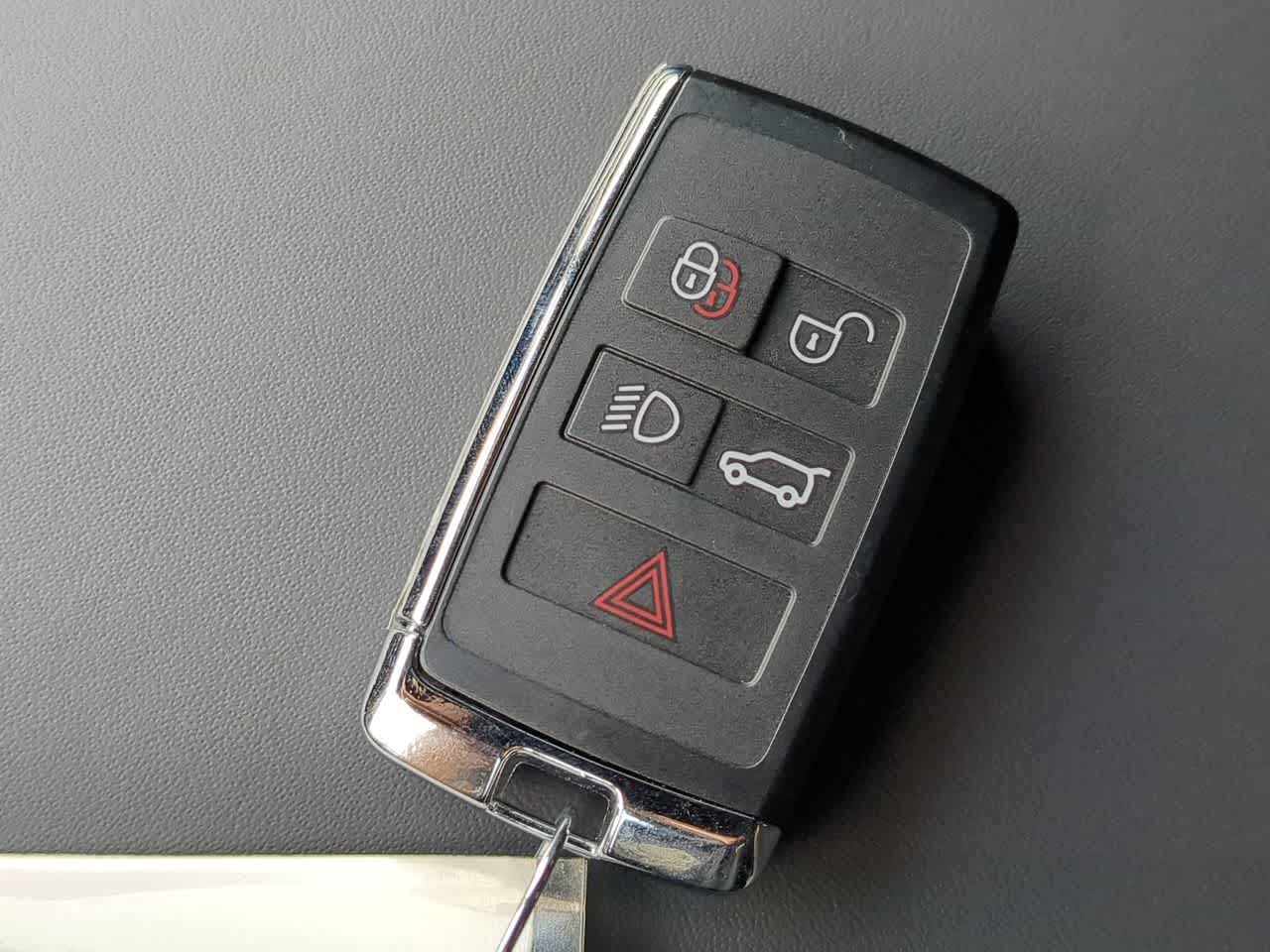 2025 Land Rover Range Rover SE 36