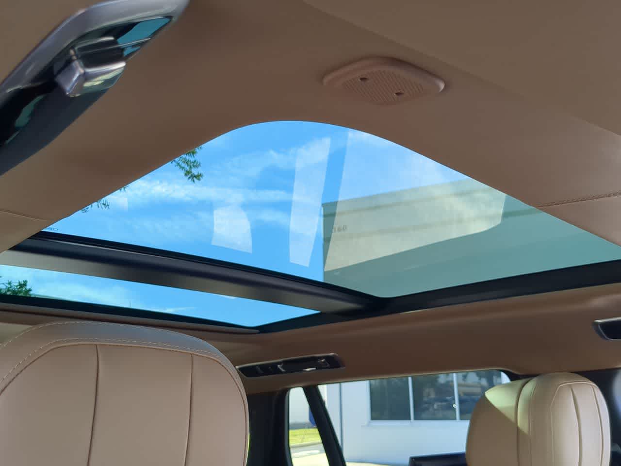 Thumbnail: 2023 Land Rover Range Rover - 19