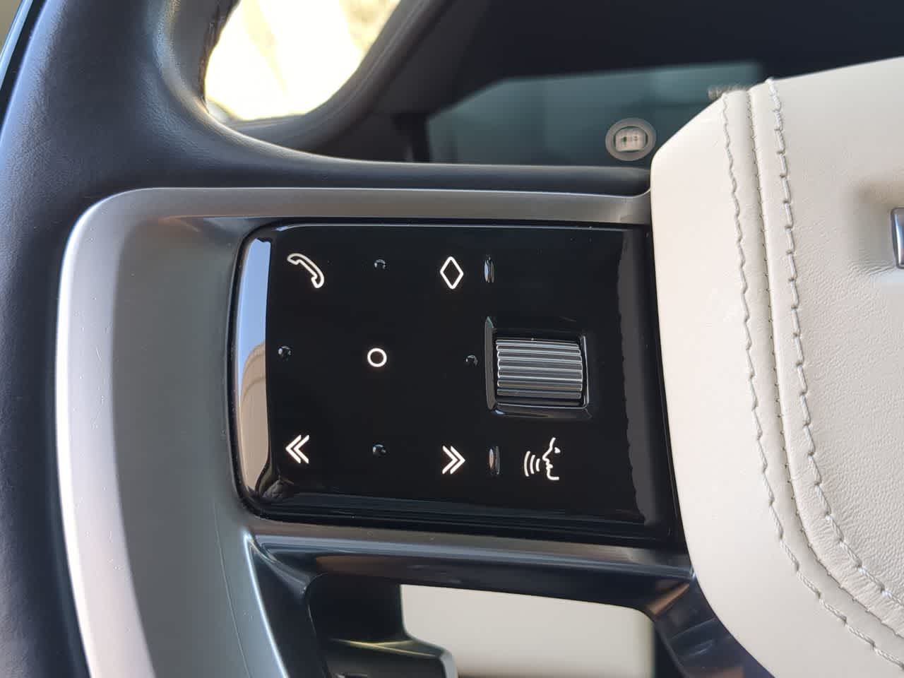 Thumbnail: 2023 Land Rover Range Rover - 25