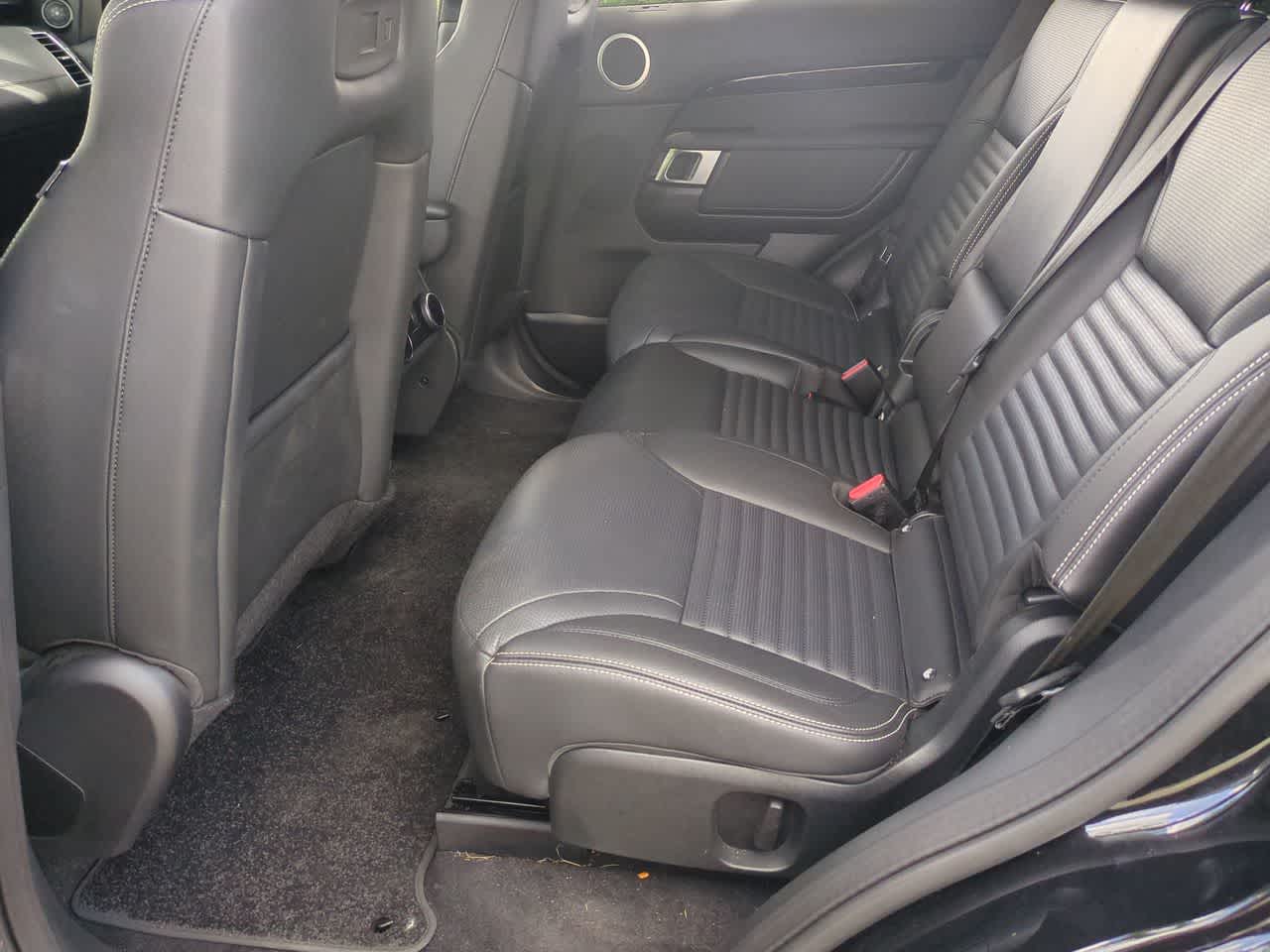 Thumbnail: 2025 Land Rover Discovery - 20