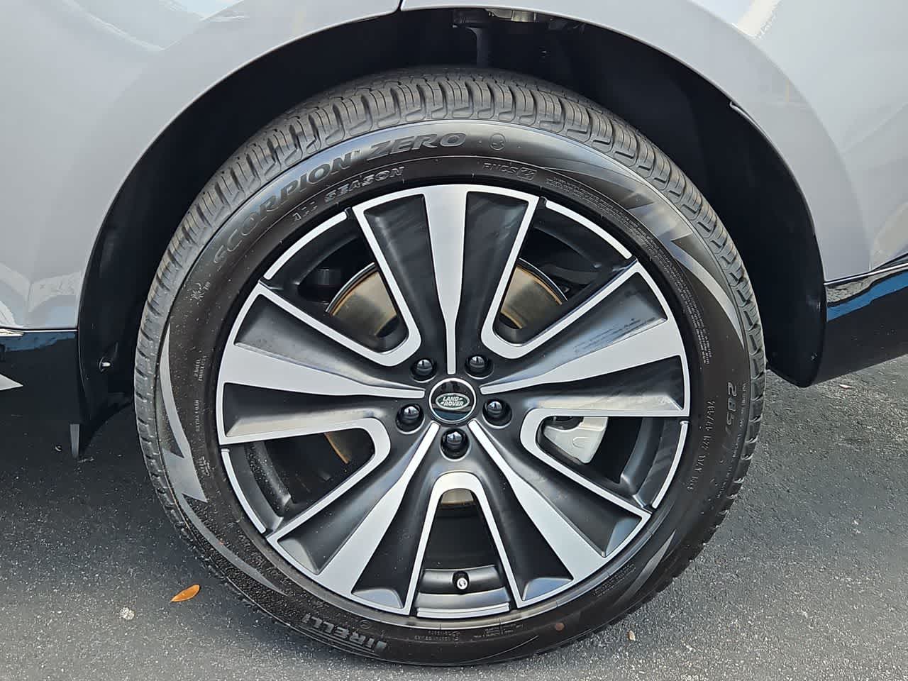 Thumbnail: 2025 Land Rover Range Rover - 14