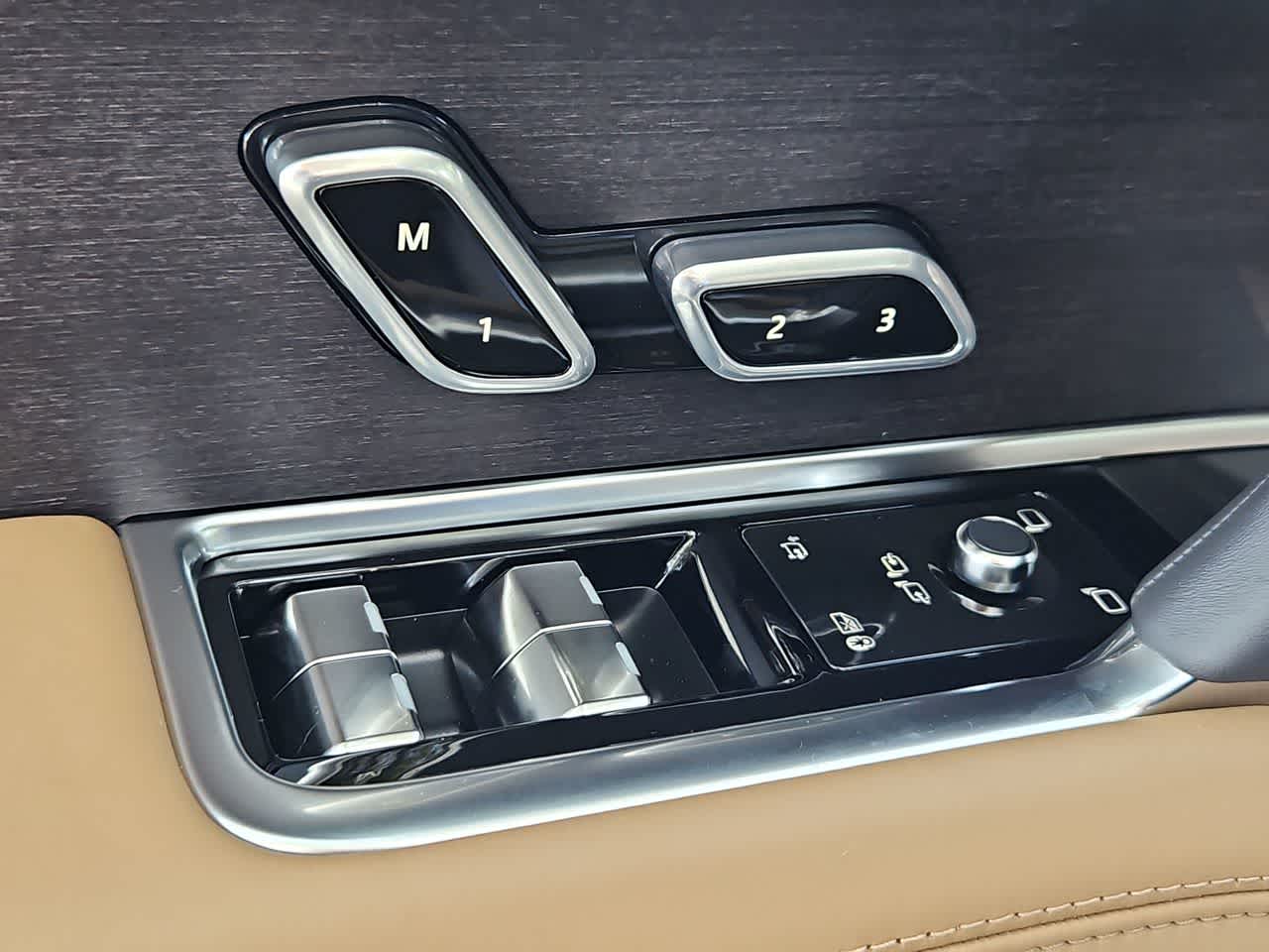 Thumbnail: 2025 Land Rover Range Rover - 18