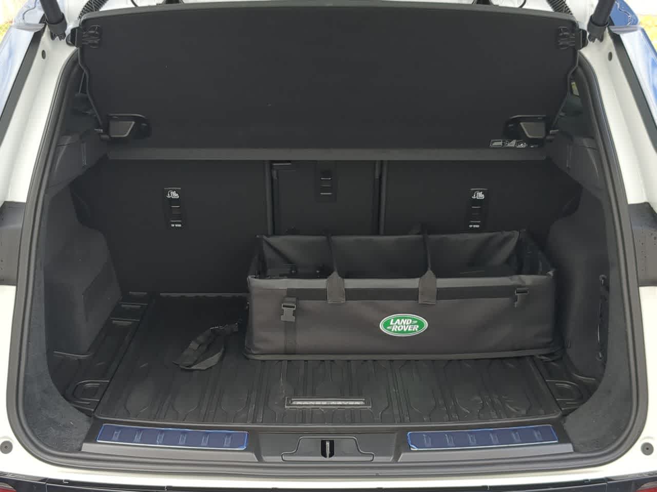 Thumbnail: 2026 Land Rover Range Rover Evoque - 36