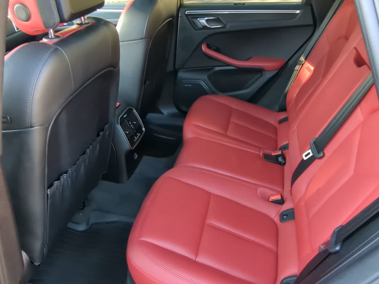 Thumbnail: 2018 Porsche Macan - 21