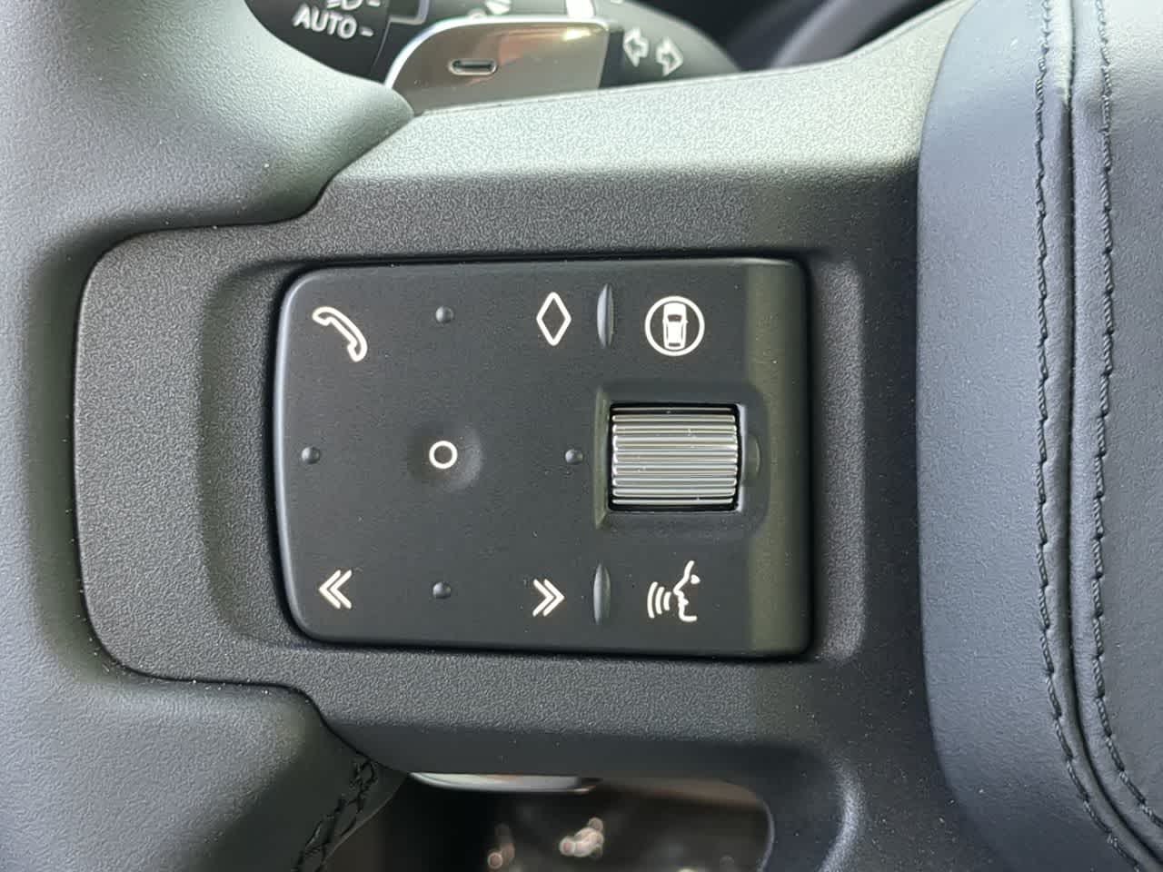 Thumbnail: 2025 Land Rover Defender - 26