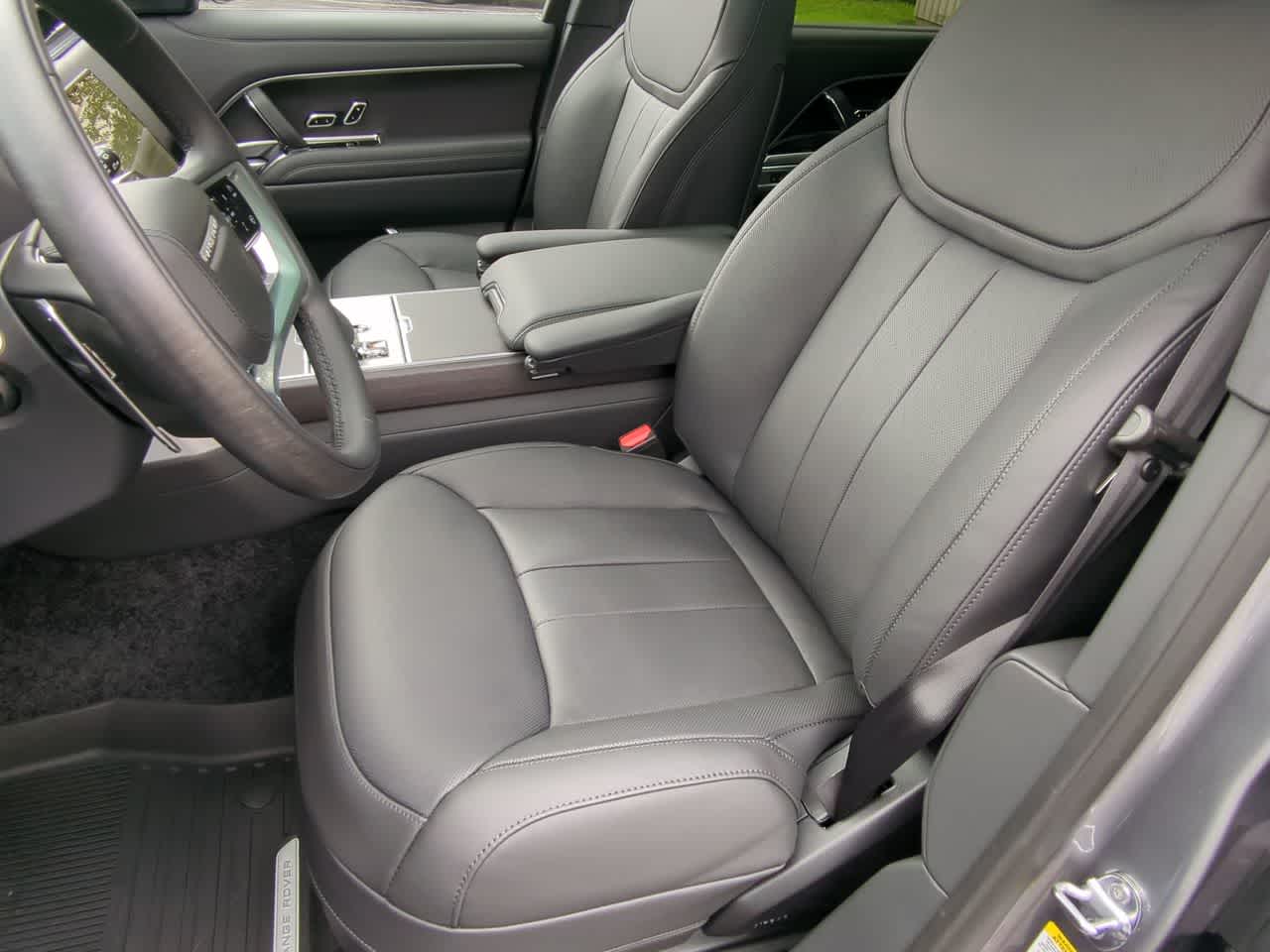 Thumbnail: 2025 Land Rover Range Rover - 17