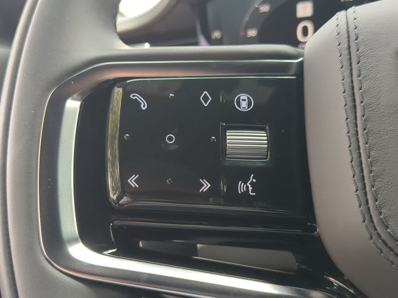 Thumbnail: 2026 Land Rover Range Rover Sport - 25