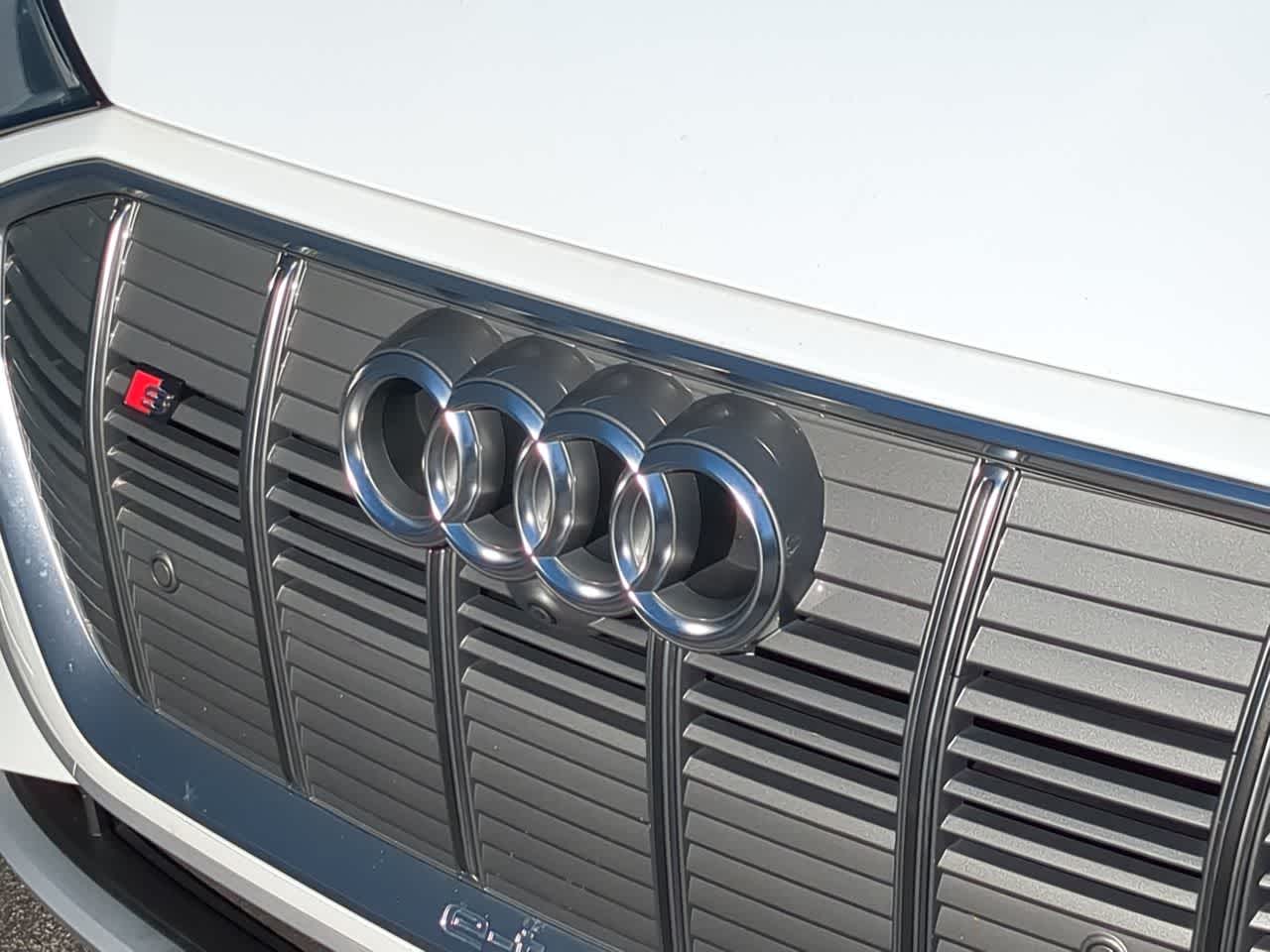 Thumbnail: 2023 Audi e-tron S - 11