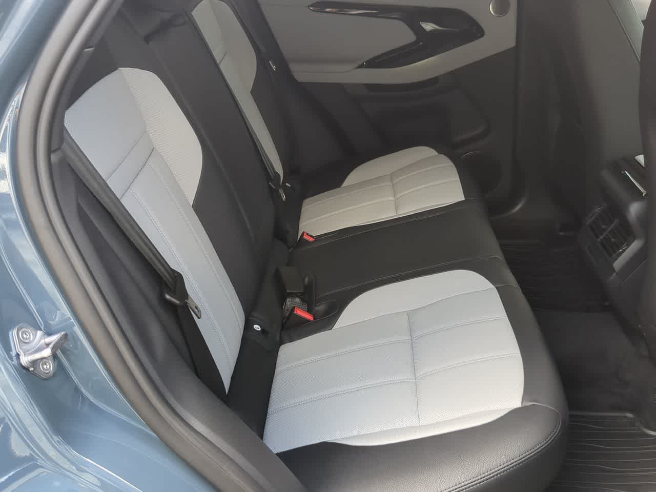 Thumbnail: 2026 Land Rover Range Rover Evoque - 22