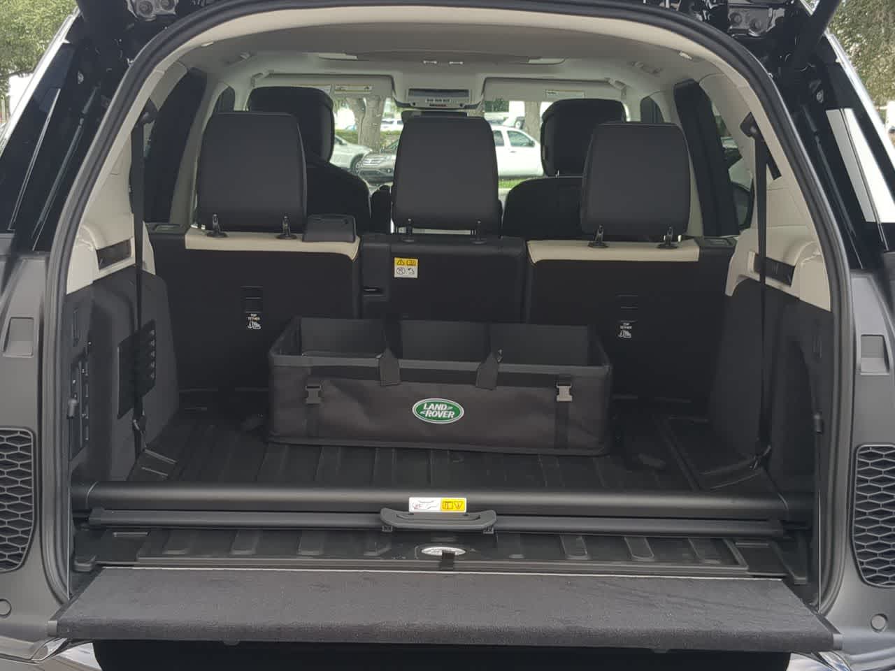 Thumbnail: 2026 Land Rover Discovery - 36