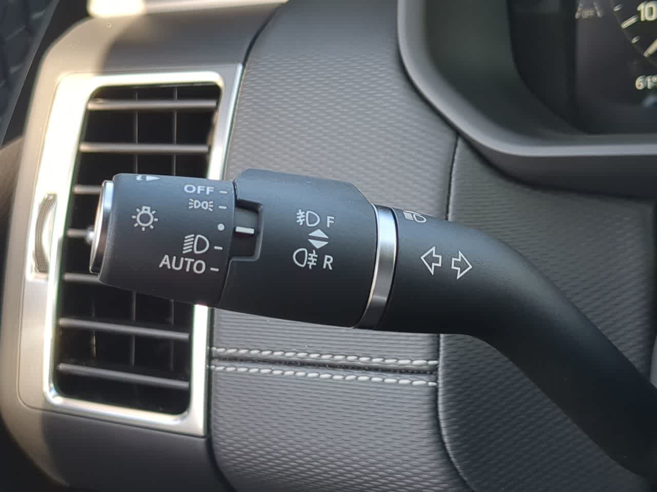 Thumbnail: 2026 Land Rover Discovery - 29