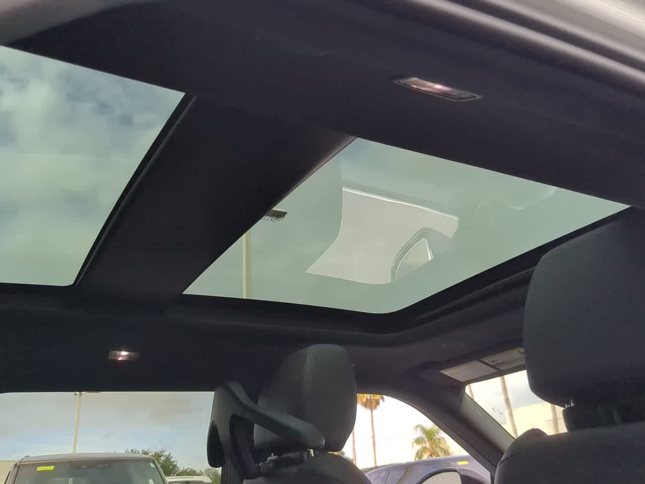 Thumbnail: 2025 Land Rover Range Rover Evoque - 23