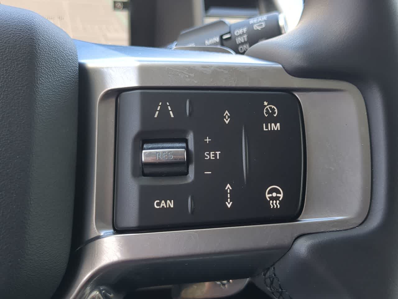 Thumbnail: 2025 Land Rover Discovery - 27