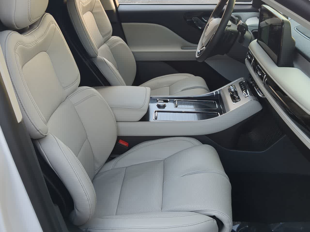 Thumbnail: 2025 Lincoln Aviator - 23