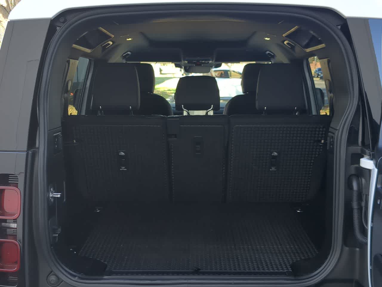 Thumbnail: 2025 Land Rover Defender - 36