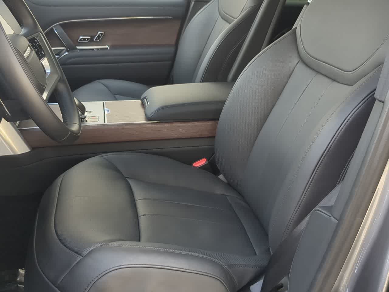 Thumbnail: 2024 Land Rover Range Rover - 16