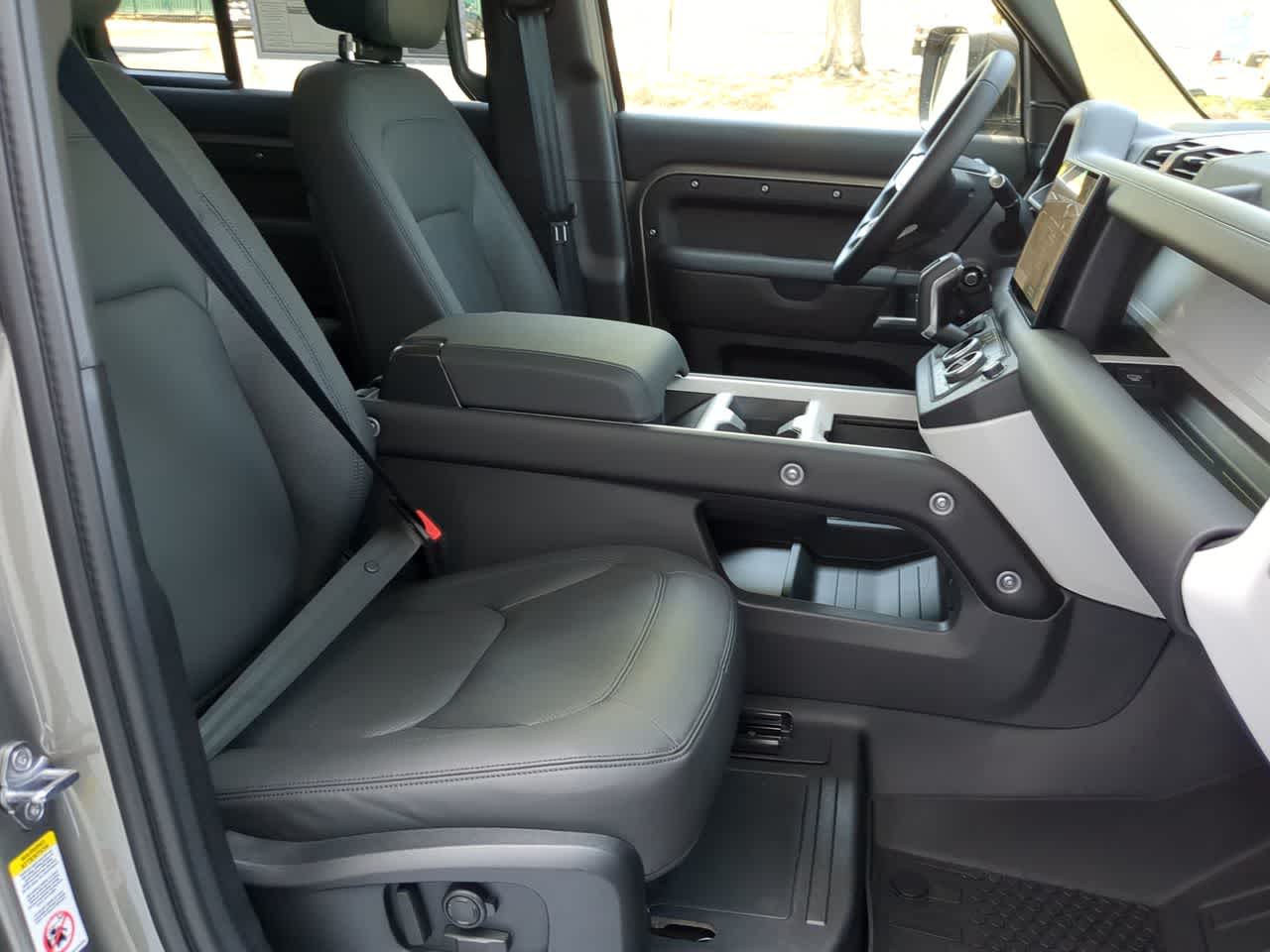 Thumbnail: 2025 Land Rover Defender - 24