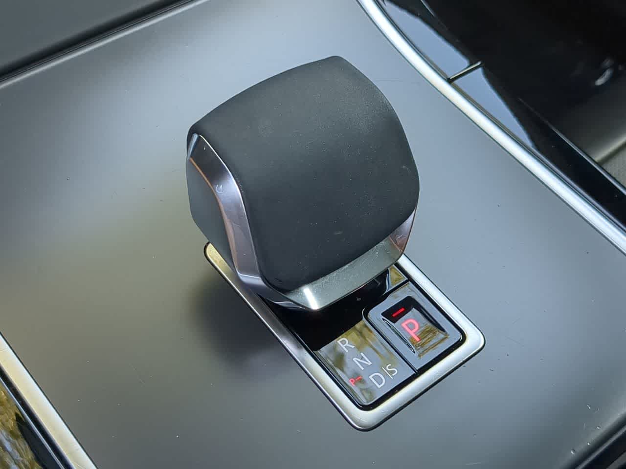 Thumbnail: 2025 Land Rover Range Rover Velar - 35