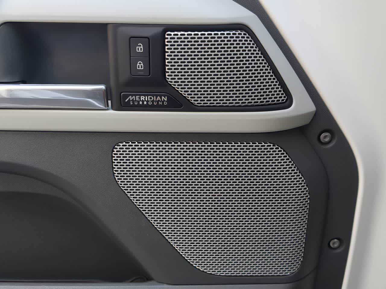 Thumbnail: 2024 Land Rover Defender - 31