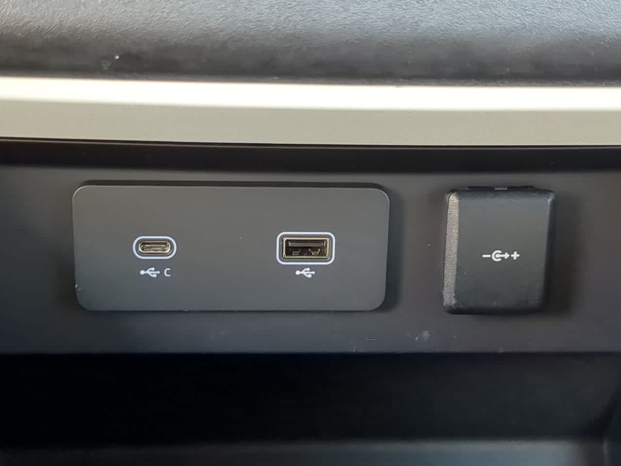 Thumbnail: 2022 Land Rover Defender - 34