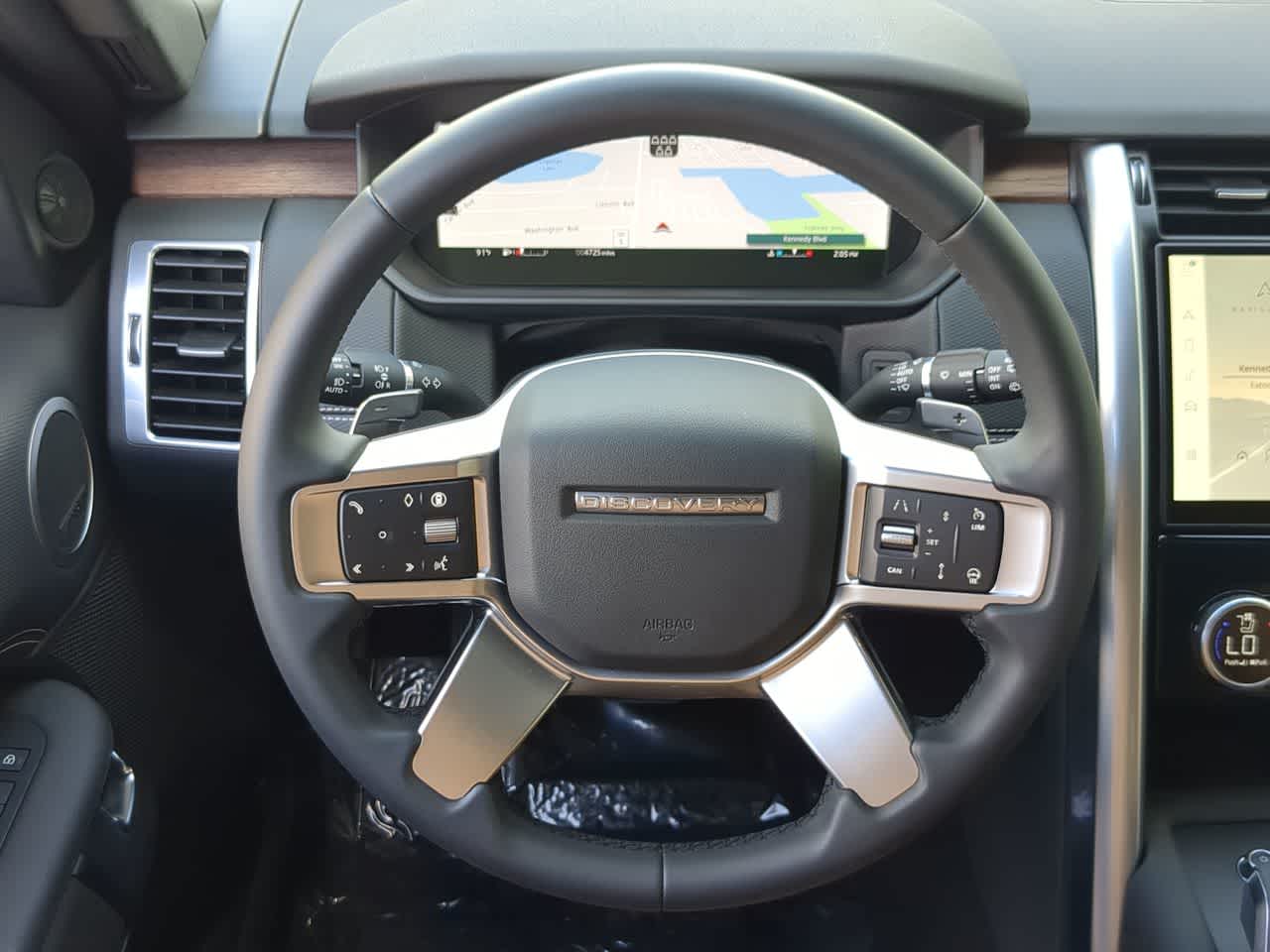 Thumbnail: 2025 Land Rover Discovery - 25