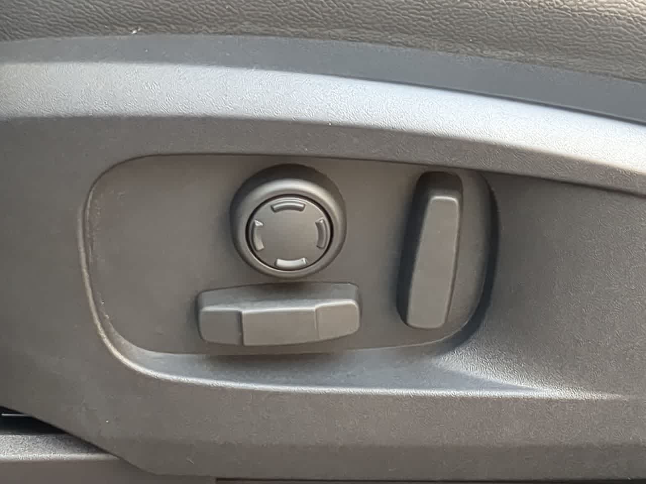 Thumbnail: 2022 Land Rover Defender - 18