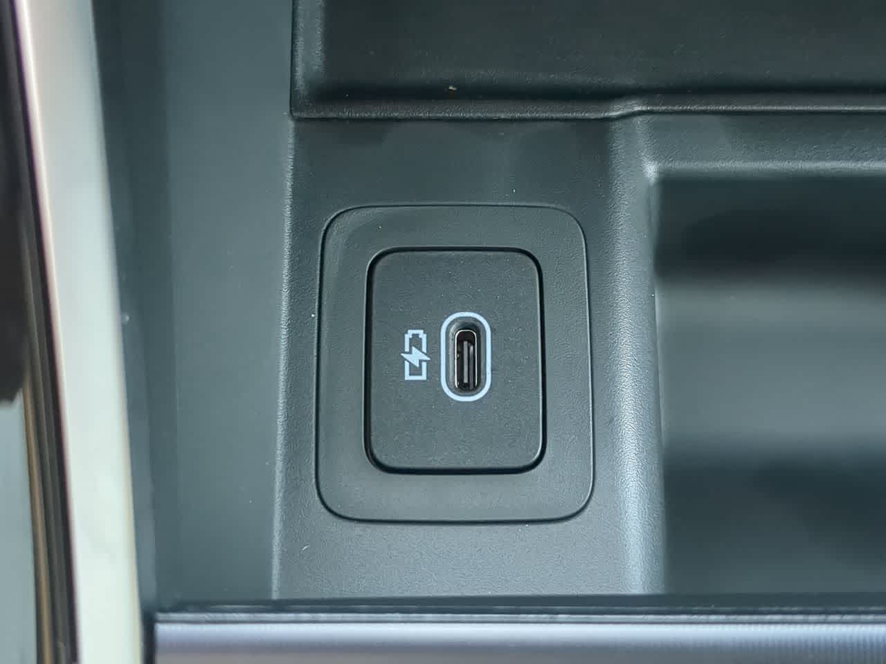 Thumbnail: 2026 Land Rover Range Rover Velar - 34