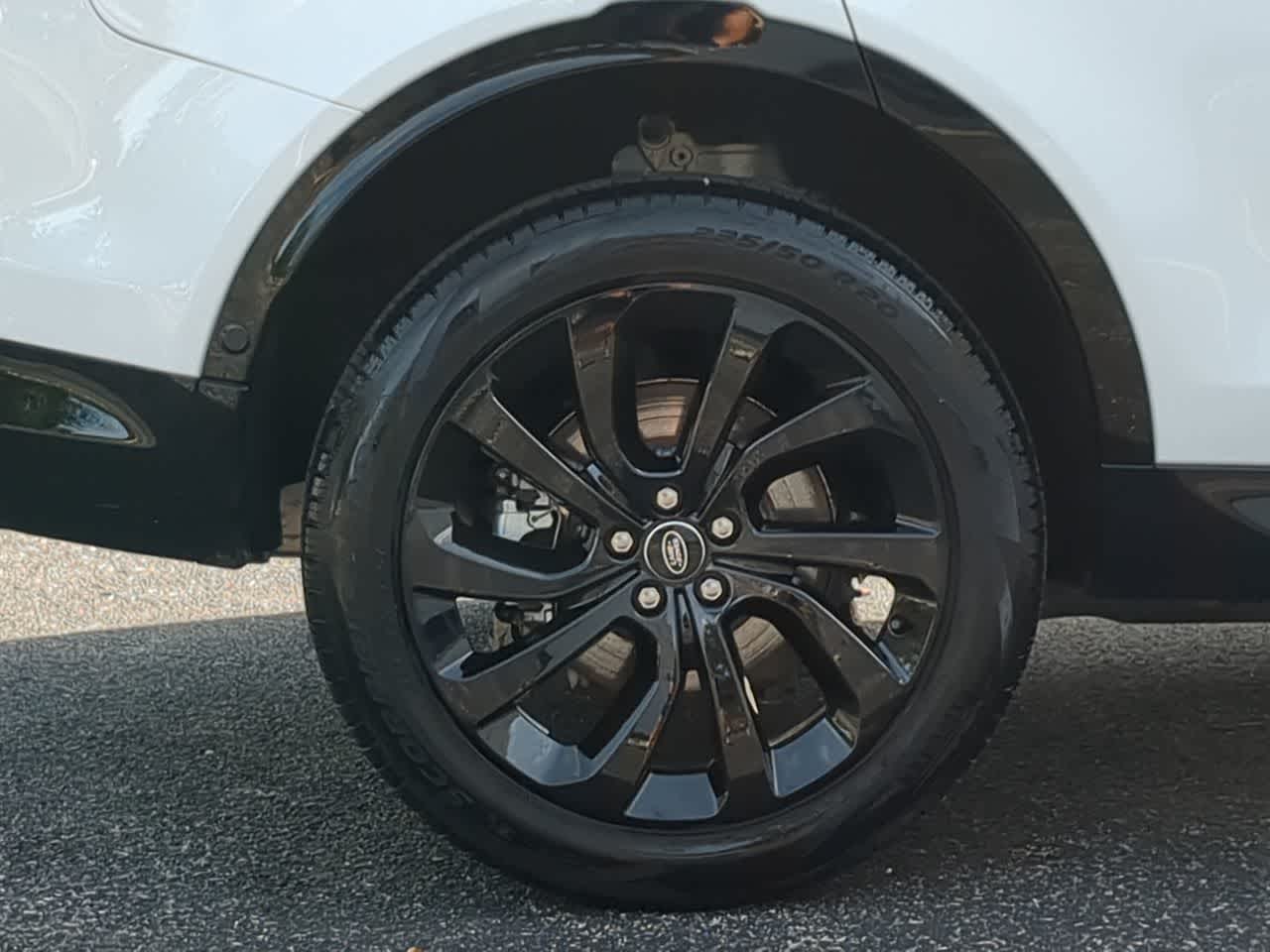 Thumbnail: 2025 Land Rover Discovery Sport - 14