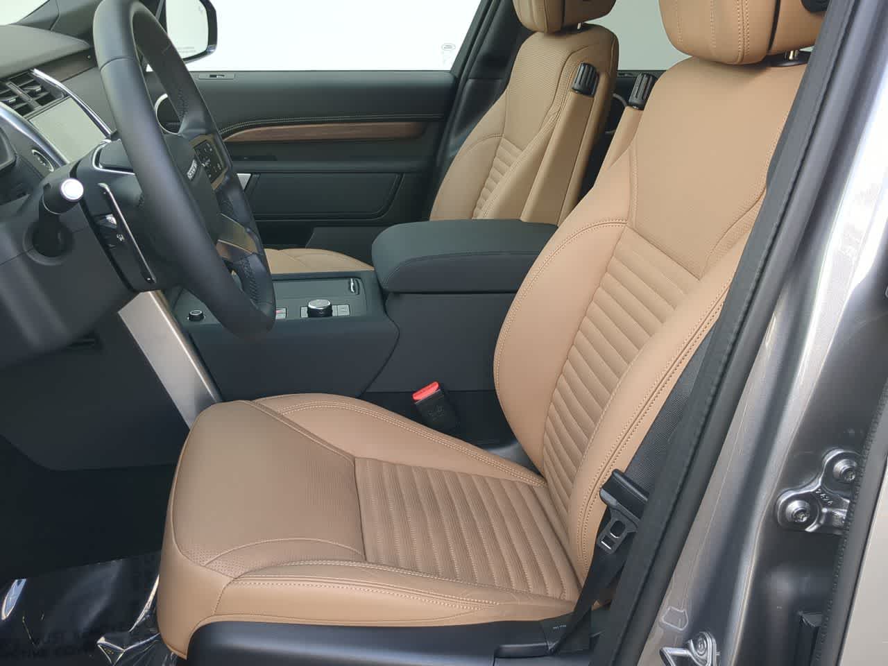 Thumbnail: 2025 Land Rover Discovery - 17