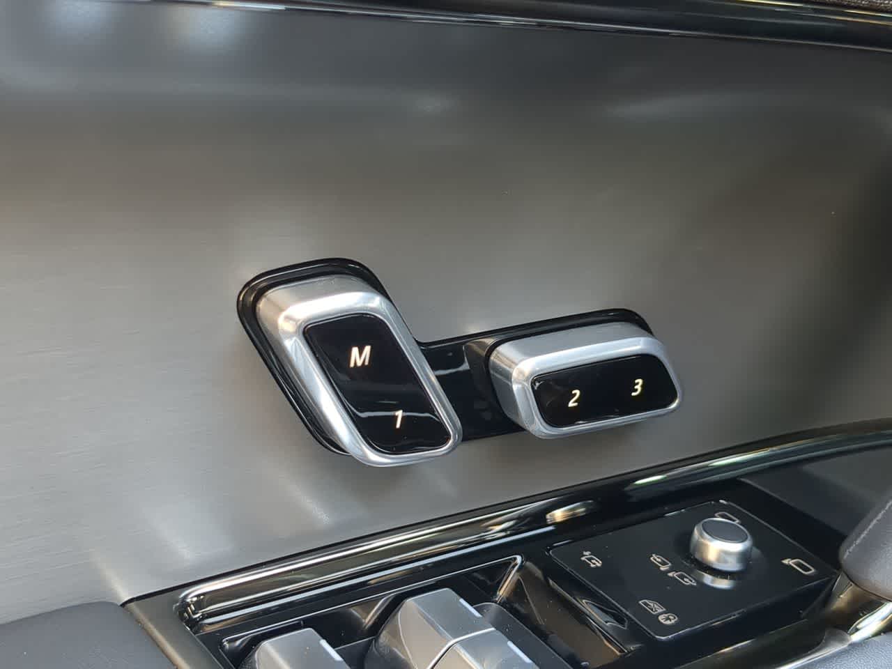 Thumbnail: 2023 Land Rover Range Rover Sport - 17