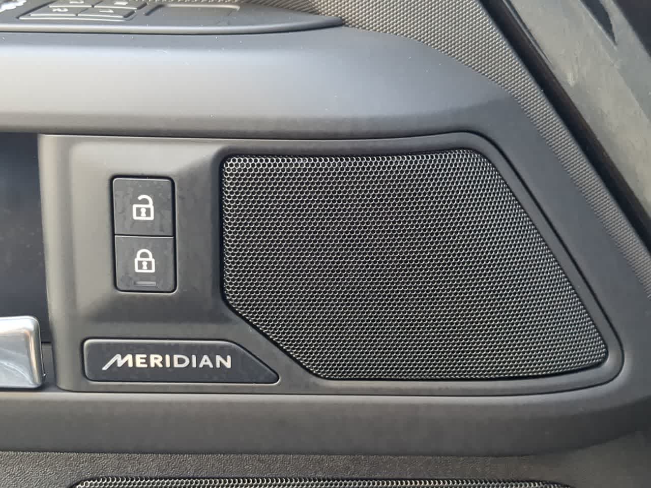 Thumbnail: 2025 Land Rover Defender - 32