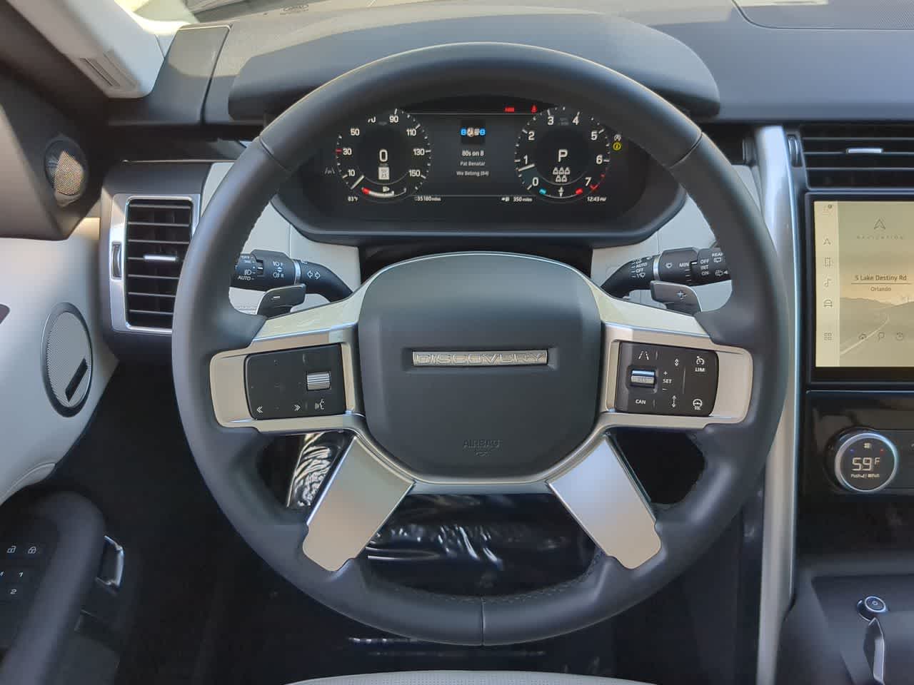 Thumbnail: 2025 Land Rover Discovery - 23