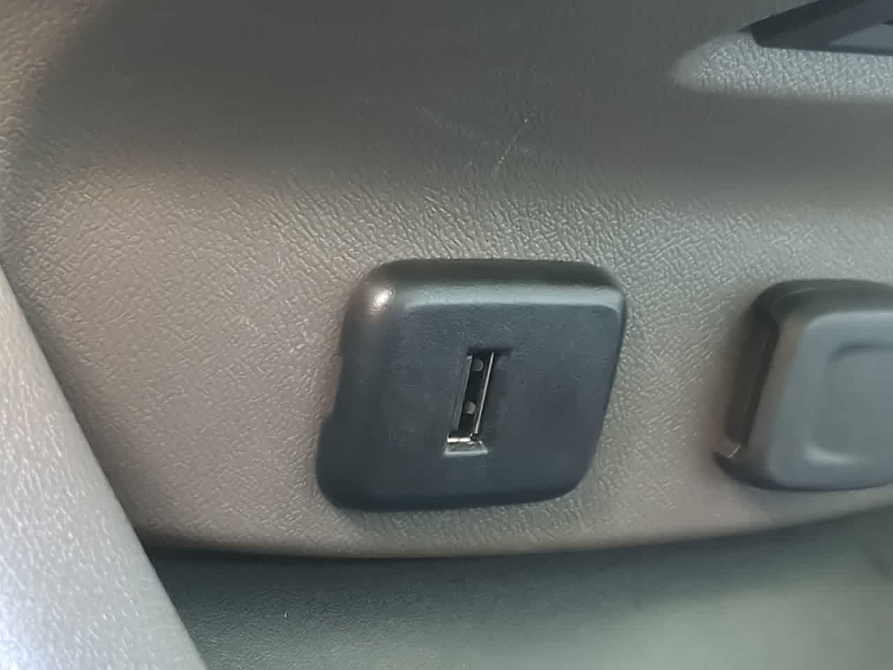 Thumbnail: 2018 Chevrolet Malibu - 29