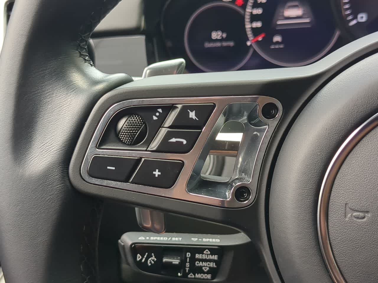 Thumbnail: 2023 Porsche Cayenne - 25