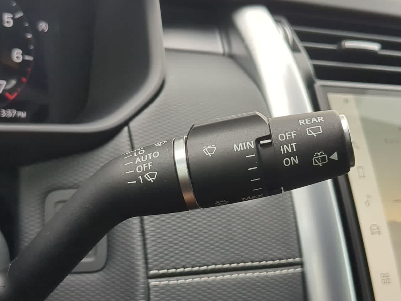 Thumbnail: 2025 Land Rover Discovery - 28