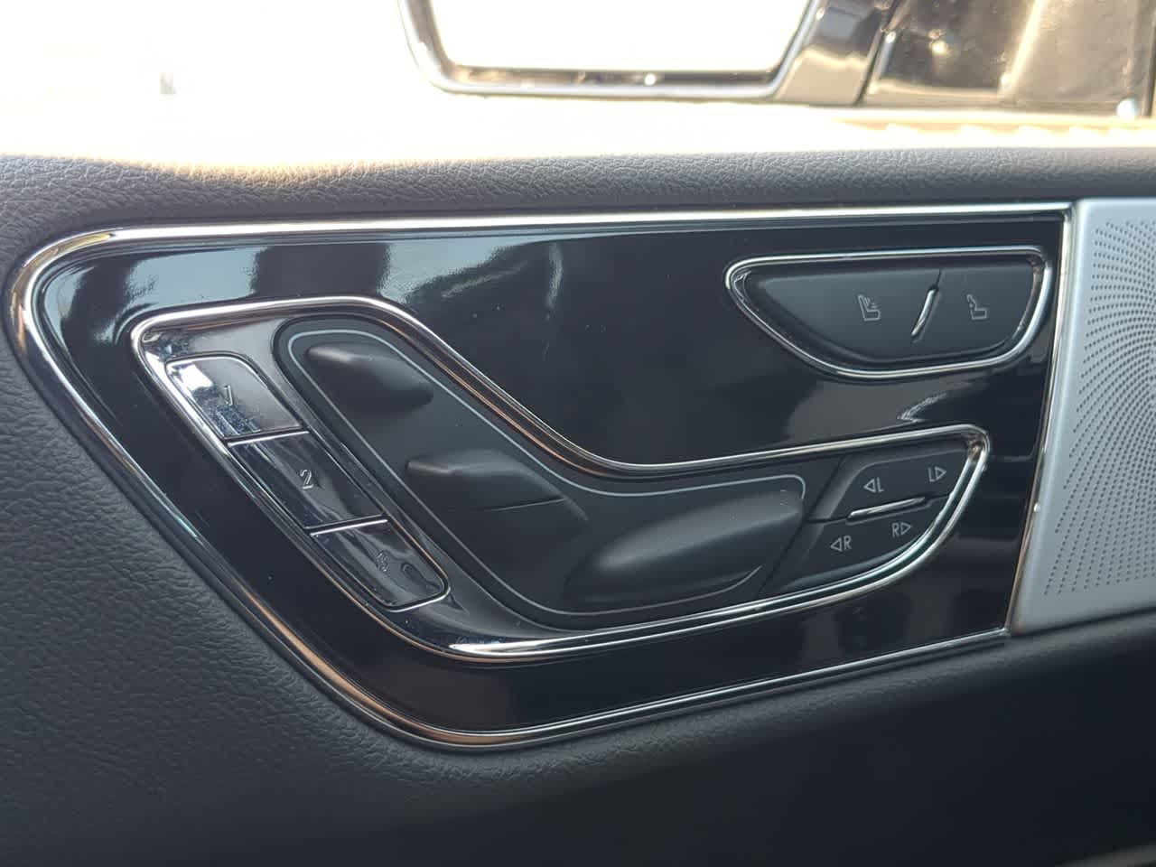 Thumbnail: 2024 Lincoln Navigator - 16