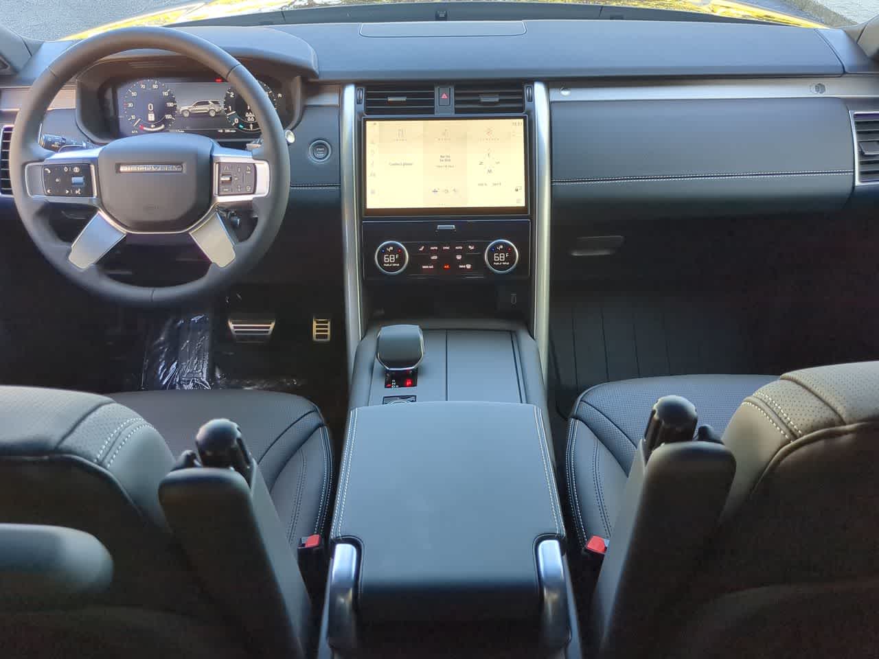 Thumbnail: 2026 Land Rover Discovery - 15