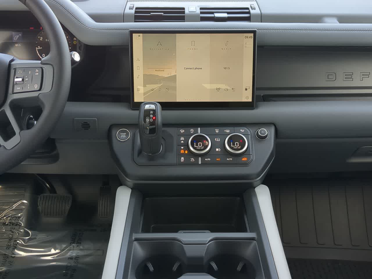 Thumbnail: 2025 Land Rover Defender - 29