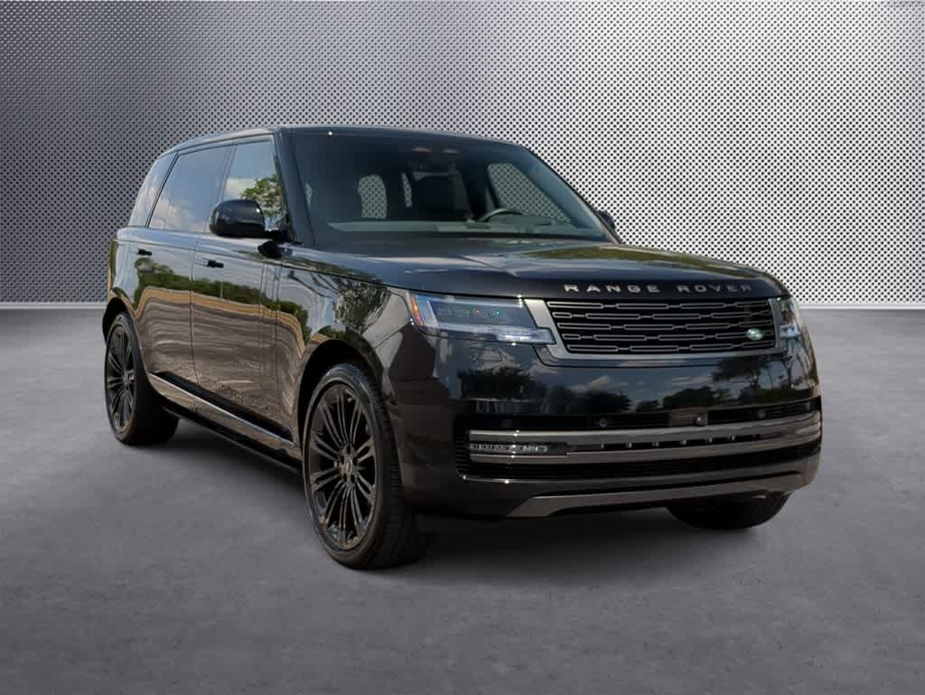 2025 Land Rover Range Rover SE 2