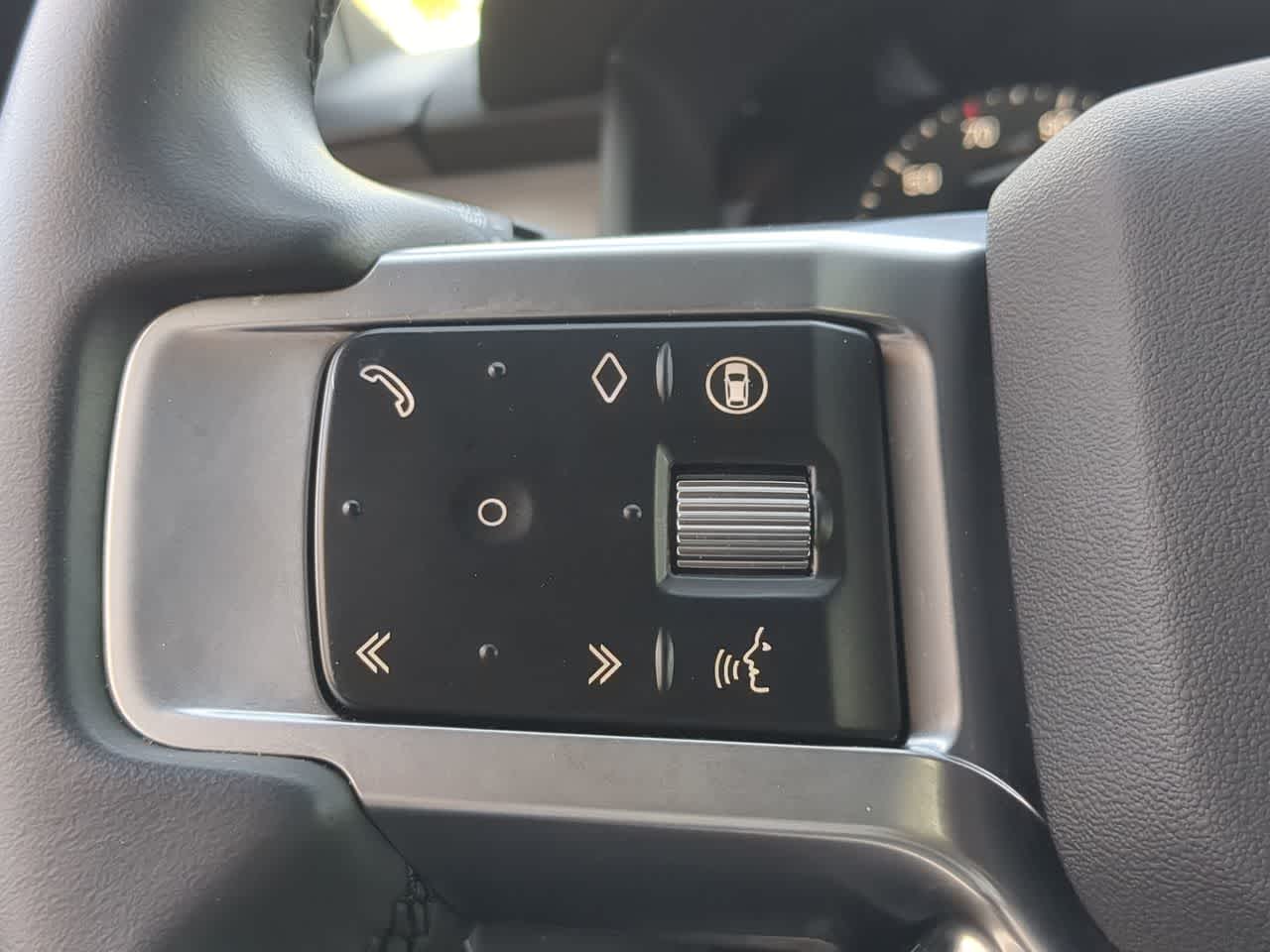 Thumbnail: 2025 Land Rover Discovery - 25