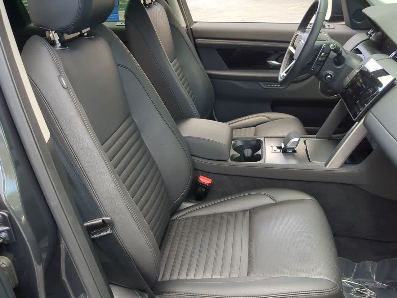 Thumbnail: 2025 Land Rover Discovery Sport - 24