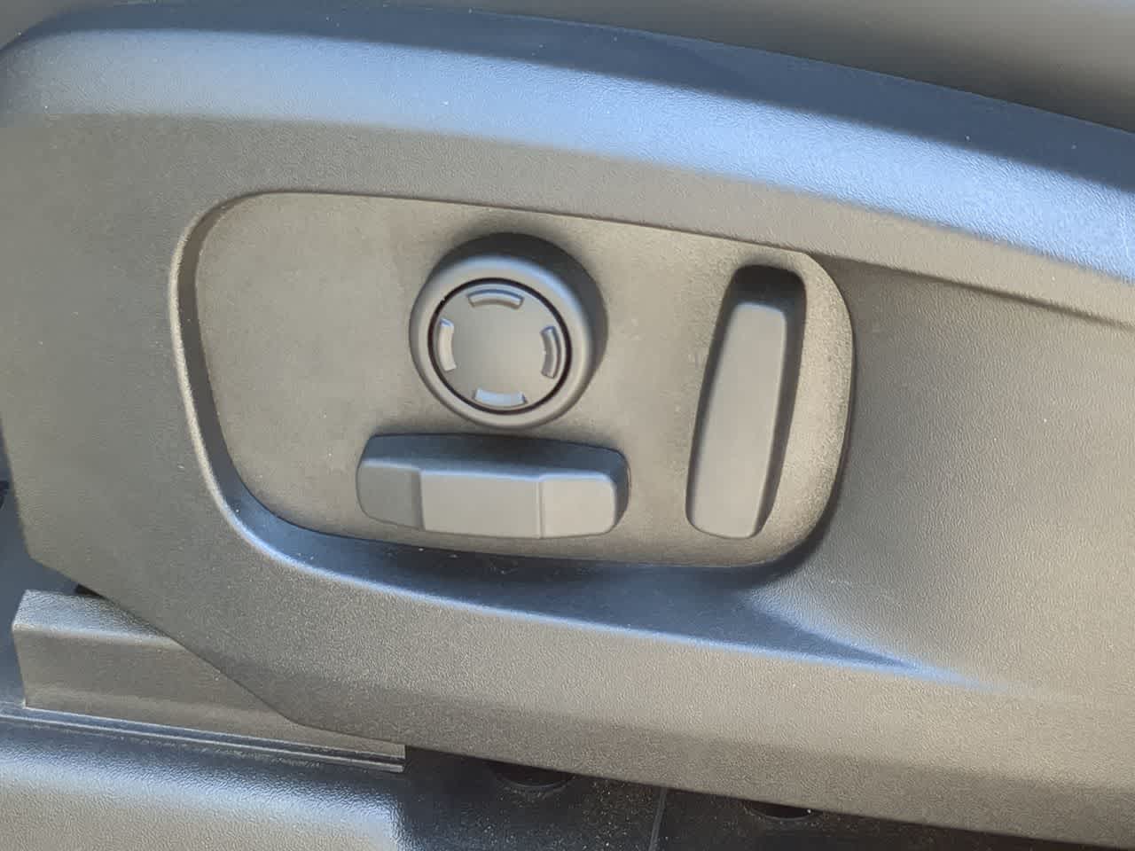 Thumbnail: 2025 Land Rover Defender - 18