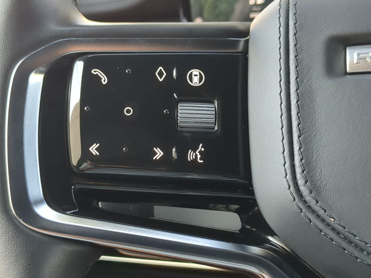 Thumbnail: 2025 Land Rover Range Rover Sport - 25